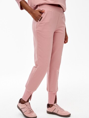 Blue Shadow Regular Hose‌ in Pink: Vorderseite