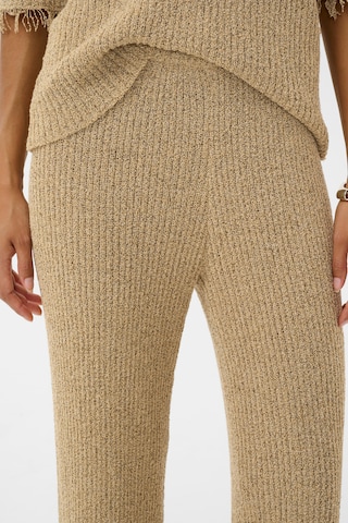 SOAKED IN LUXURY Slim fit Trousers 'Duena' in Yellow