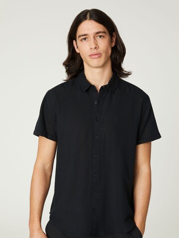 DAN FOX APPAREL Regular Fit Skjorte 'Logan' i sort