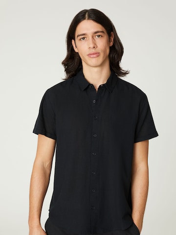 DAN FOX APPAREL - Regular Fit Camisa 'Logan' em preto