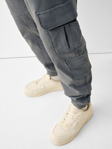 Effilé Pantalon cargo Bershka en gris