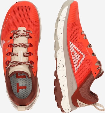 NIKE - Sapatilha de corrida 'WILDHORSE 8' em vermelho