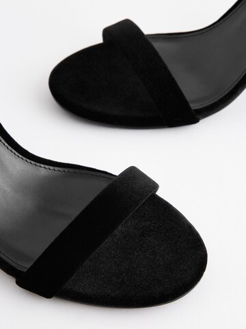 Next Сандали с каишка 'Forever Comfort®' в черно