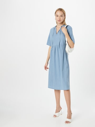 Robe SOAKED IN LUXURY en bleu