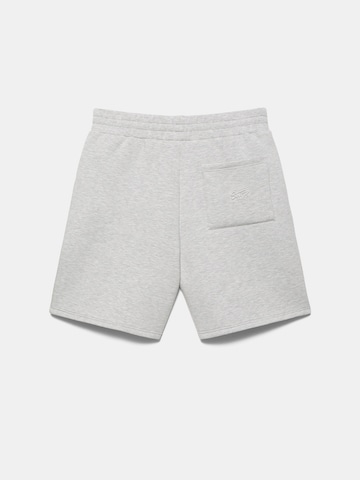 Pull&BearBaggy Hlače - siva boja