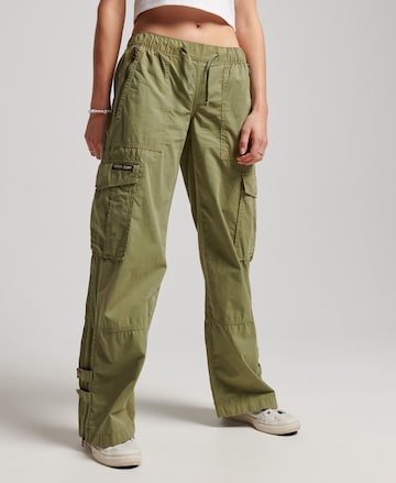 Wide leg Pantaloni cargo di Superdry in verde