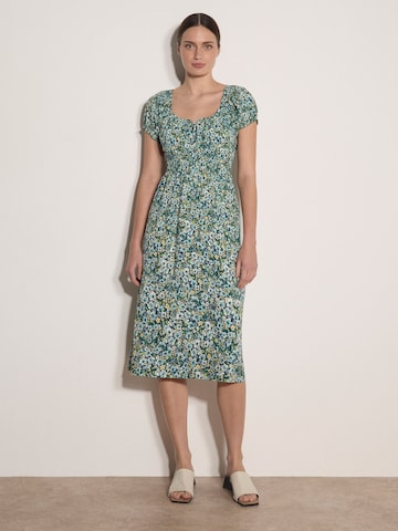 Apricot Watercolour Floral Milkmaid Midi Dress ' ' in Blau: Vorderseite