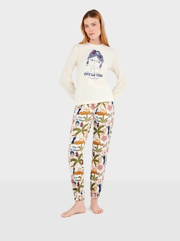 Pijama ' ' de la Gisela pe alb