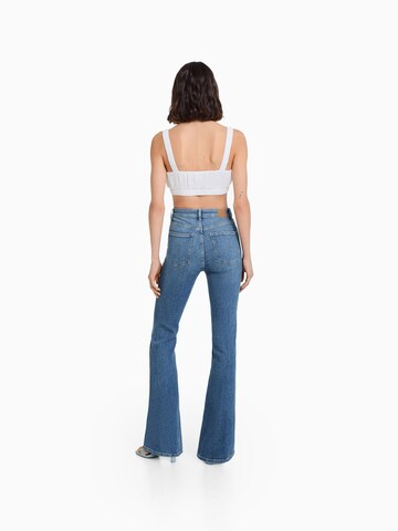 Bershka Flared Jeans in Blauw