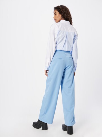 Monki Široke hlačnice Hlače z naborki | modra barva