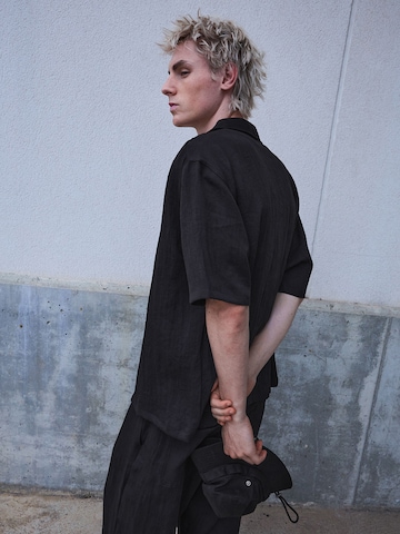 Bershka Comfort fit Button Up Shirt in Black