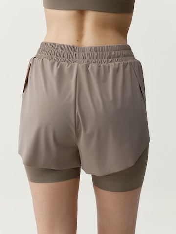Born Skinny Sportbroek 'Bikila' in Grijs