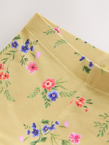 Next Skinny Shorts in Gelb