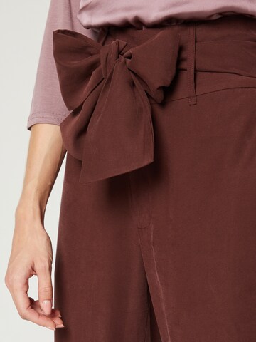 Guido Maria Kretschmer Women Zwężany krój Spodnie 'Lina' w kolorze brązowy