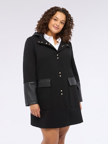 Cappotto invernale di Fiorella Rubino in nero: frontale