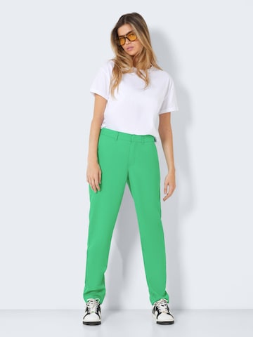 Regular Pantalon 'Thea Vivian' Noisy may en vert
