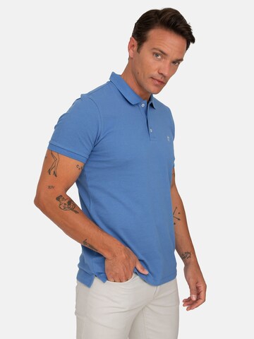 Jacey Quinn - Camisa em azul