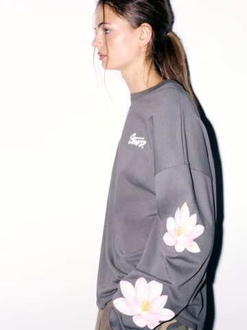 T-shirt Pull&Bear en gris