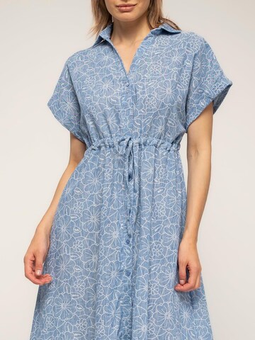 Abito camicia 'vestido midi camisero bordado de manga corta con cintura fruncida' di Tantra in blu