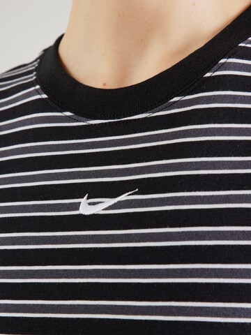 Maglietta di Nike Sportswear in nero