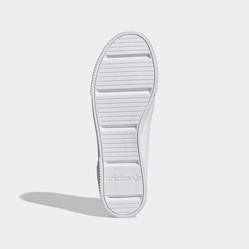 Baskets basses 'Court Tourino' ADIDAS ORIGINALS en blanc