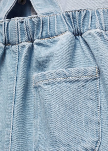 MANGO KIDS Regular Панталон с презрамки 'Emille' в синьо