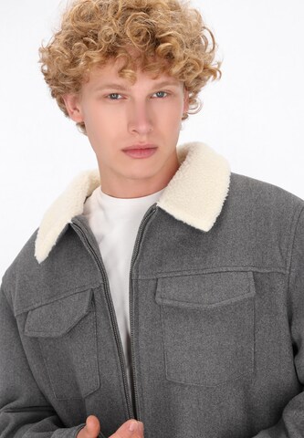 MO Демисезонная куртка в Серый