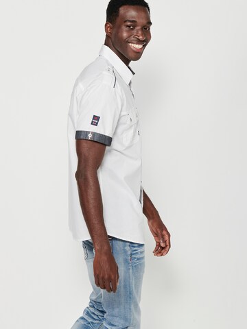 Coupe regular Chemise KOROSHI en blanc