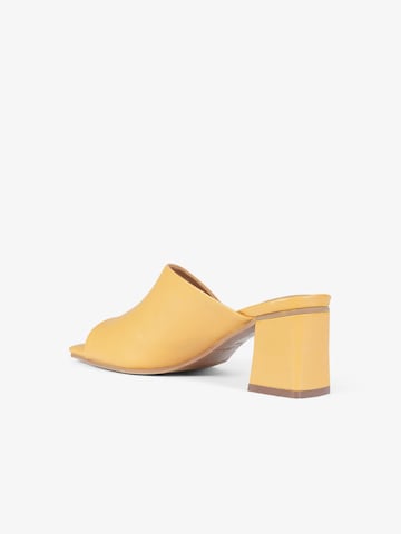 Sandalo di LA VITRINA in giallo