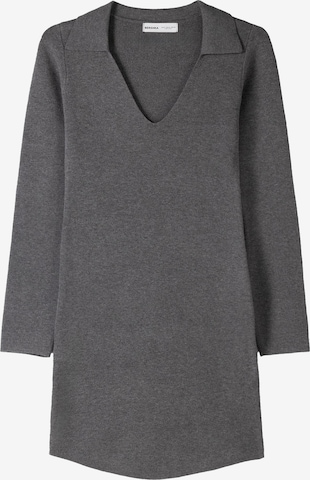 Robes en maille Bershka en gris : devant