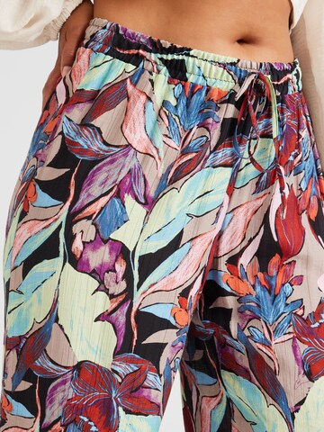 Vero Moda Curve Regular Hose 'VMCGAJA PALMA' in Schwarz