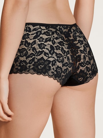 Panty 'Natural Comfort Lace' di CALIDA in nero