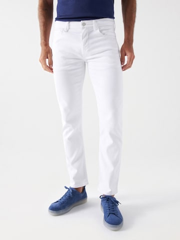 Coupe slim Pantalon chino Salsa Jeans en blanc : devant