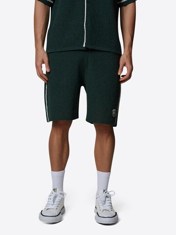 Good For Nothing Loosefit Broek in Groen: voorkant