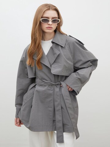 MANUKA Between-seasons coat in Grey: front