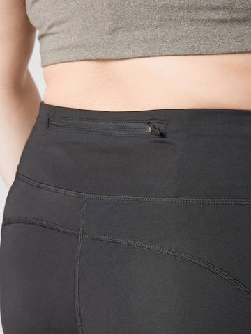 Skinny Pantaloni sportivi 'Fast' di Nike Sportswear in nero