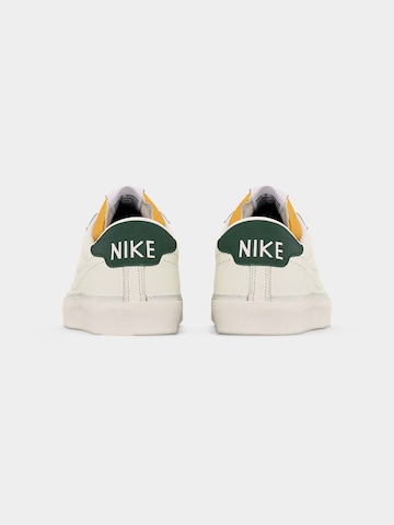 Sneaker low 'Tennis Classic' de la Nike Sportswear pe bej