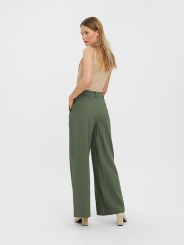 VERO MODA Zvonové kalhoty Kalhoty se sklady v pase – zelená