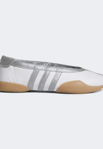 Ballerines 'Taekwondo Mei' ADIDAS ORIGINALS en blanc