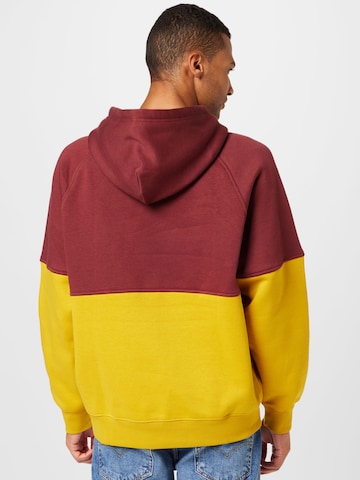 LEVI'S ® Sweatshirt 'Levi's® Men's Varsity Hoodie' i röd