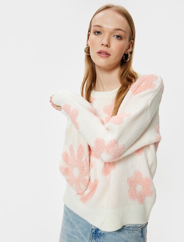 Koton Sweater in White: front