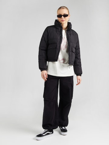 VANS Χειμερινό μπουφάν σε μαύρο