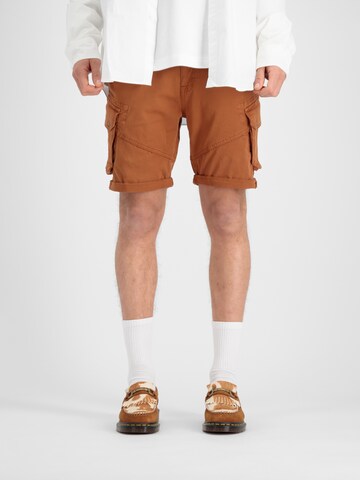 ALPHA INDUSTRIES Regular Gargohousut 'Combat' värissä ruskea: etupuoli