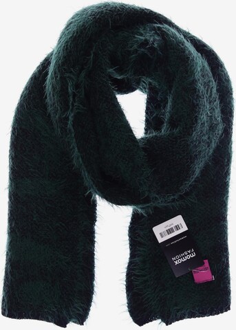 Save the Queen Scarf & Wrap in One size in Green: front