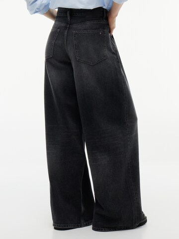 Tommy Jeans Bő szár Farmer 'CHARLIE' - fekete