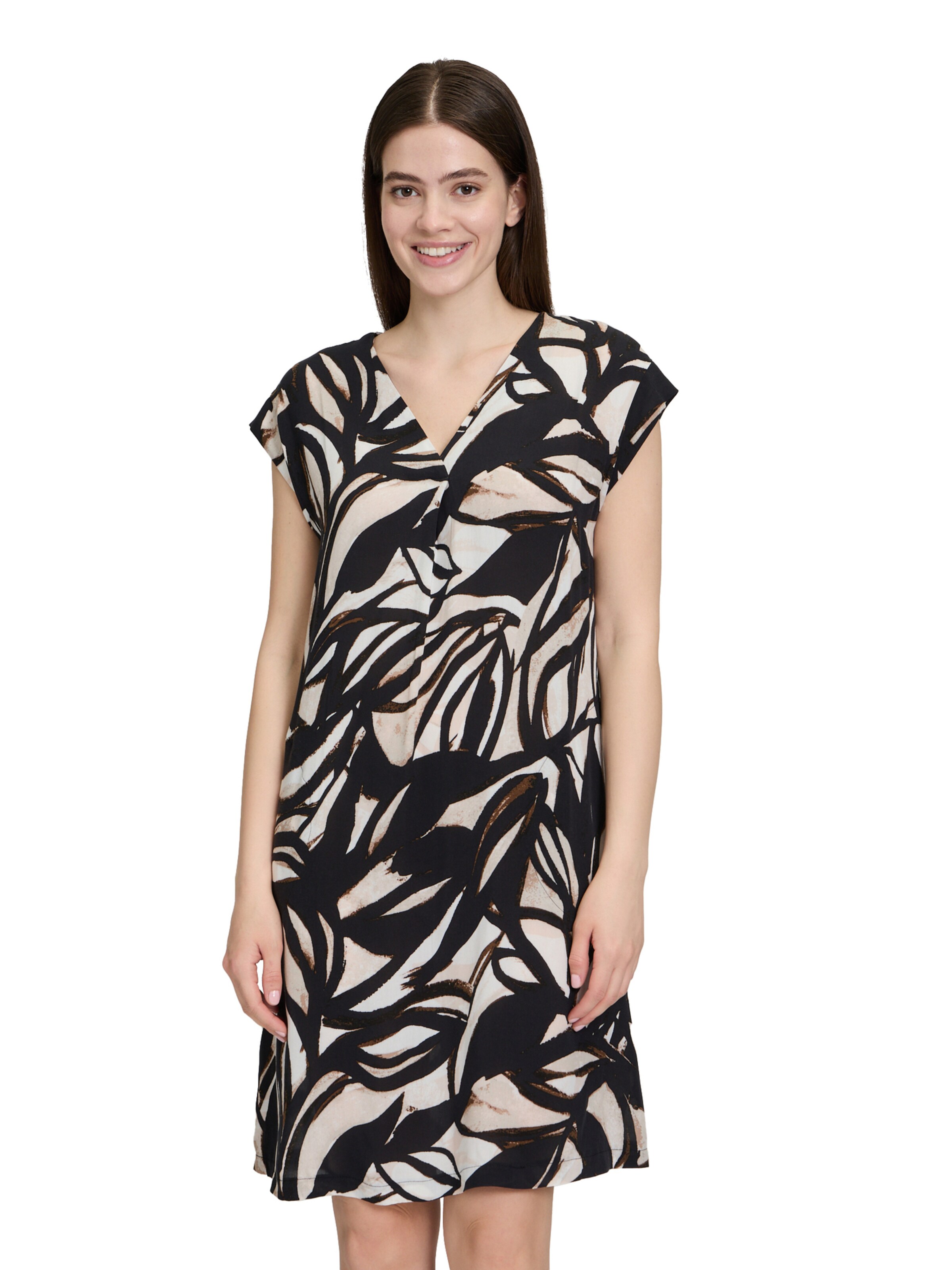 Betty & Co Dress in Black: front