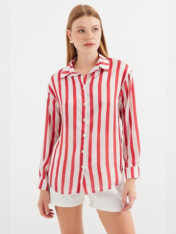 Bigdart Blouse in Red: front