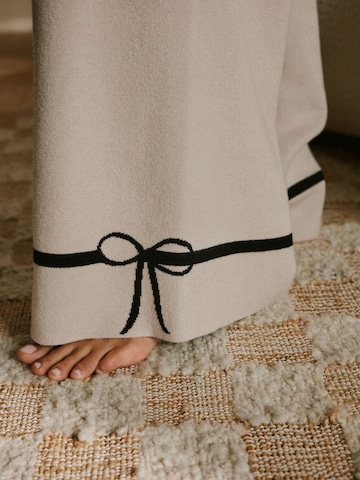 B by Ted Baker Широкий Штаны в Бежевый