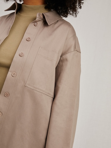 A LOT LESS - Chaqueta de entretiempo 'Lana' en beige