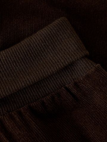 NAME IT - Tapered Pantalón en marrón